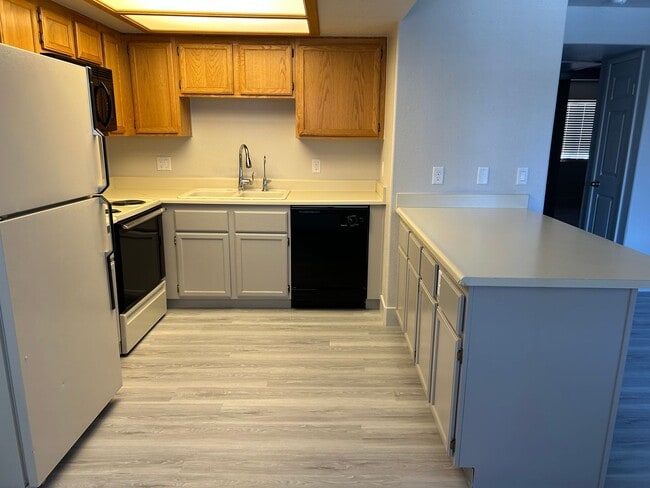 Building Photo - ***Rock Springs 2 Upper Level, Unfurnished, 2 Bedroom, 2 Bath Condo***