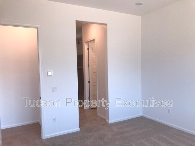 Building Photo - 10918 W Yates Ln