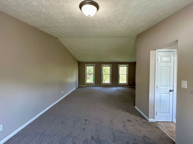 Building Photo - Welcome Home to This Beautifully Maintained Tri-Level Gem!