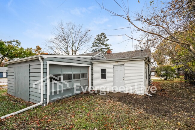 Building Photo - 5125 W Stark St