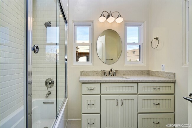 Building Photo - Modern 2 bedroom 2 bath home in Kensington Heights!