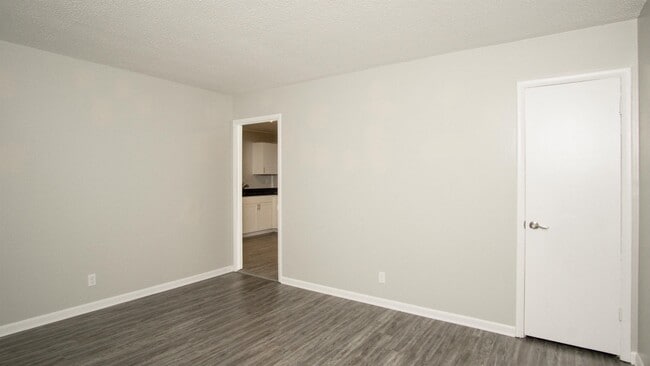 Building Photo - 2708 Monticello Dr NW