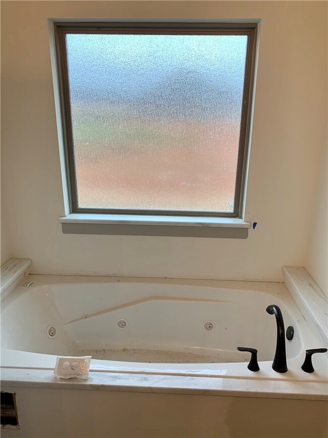 Building Photo - 1100 Tracey Ln