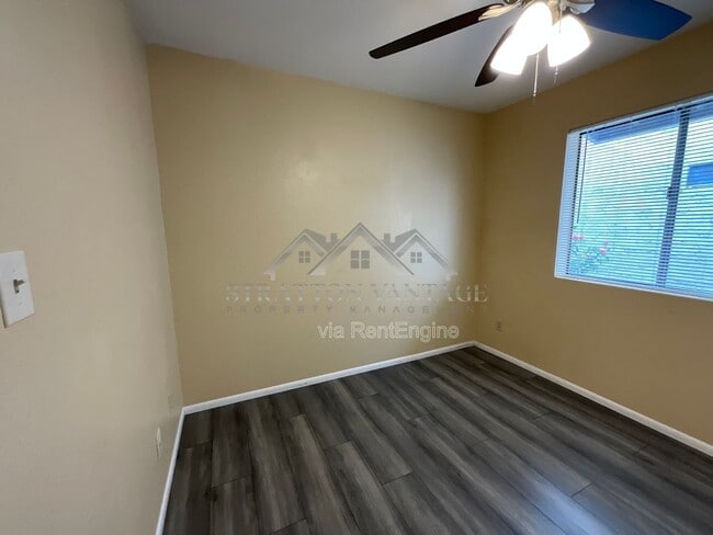 Building Photo - 405 E Bruce Ave