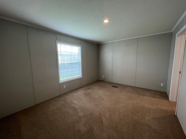 Building Photo - 131 Elm