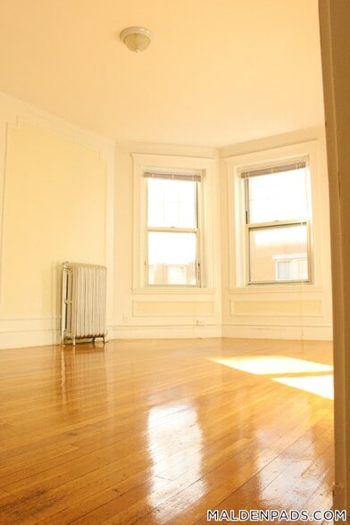 Building Photo - 86 Maple St