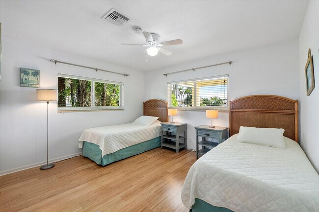 Building Photo - 2484 SE 12th St