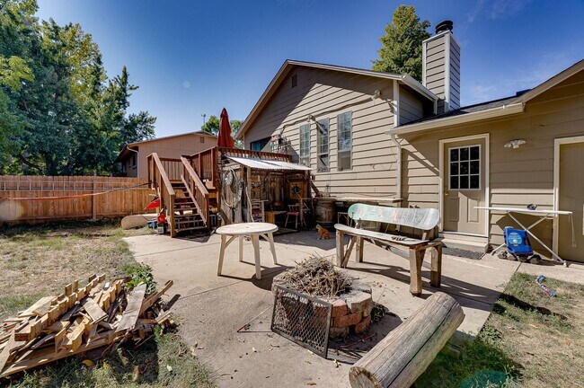 Building Photo - 4 bed, 2 bath Home in Central Fort Collins