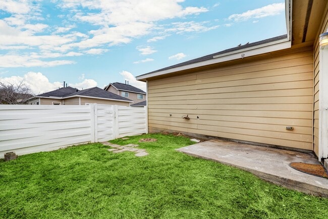 Building Photo - 6302 Provident Green Dr