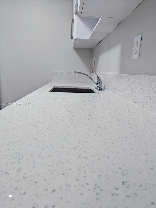 Building Photo - 7160 Fairway Dr