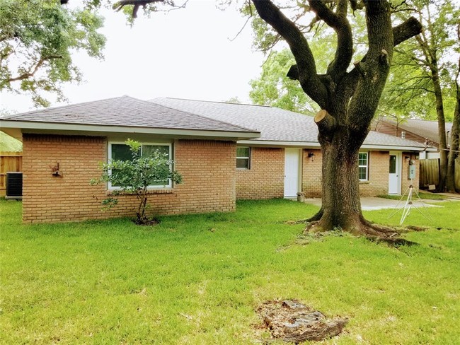 Building Photo - 10615 Chimney Rock Rd