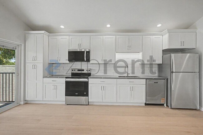 Building Photo - 4325 Arnold St NE