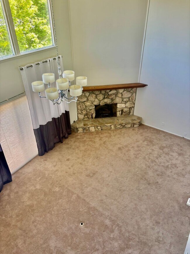 Building Photo - Bright & Airy 3-Bedroom Condo in Prime Moraga Location!