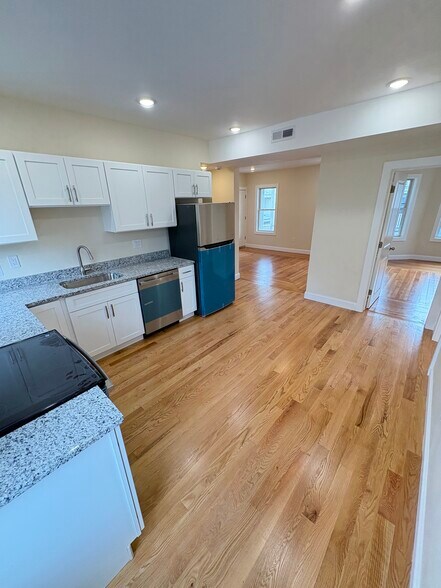 Building Photo - 7 Lowell Cir