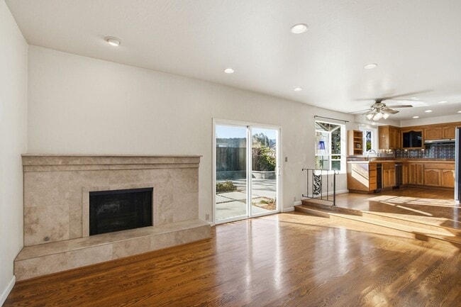 Building Photo - 6137 Banner Dr