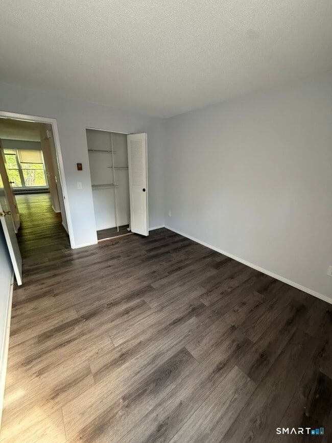 Building Photo - 104 Wellington Dr