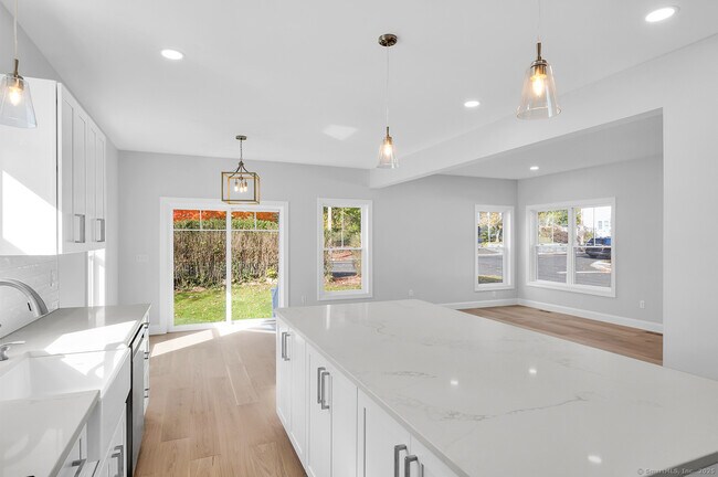 Building Photo - 197 Vesper St