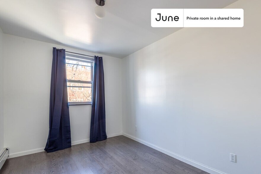 Building Photo - Private bedroom in 4 bed/2 bath Home
