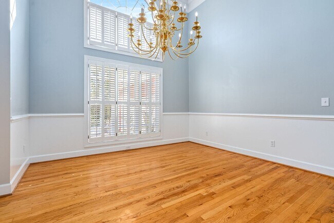 Building Photo - 1902 Hillbrook Cir