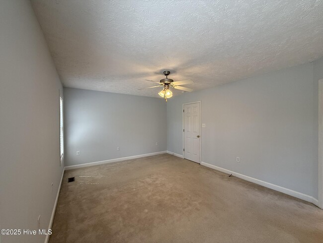 Building Photo - 135 Newington Way