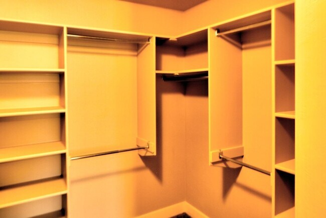 Building Photo - 3 bed 2.5 bath townhome in Salem