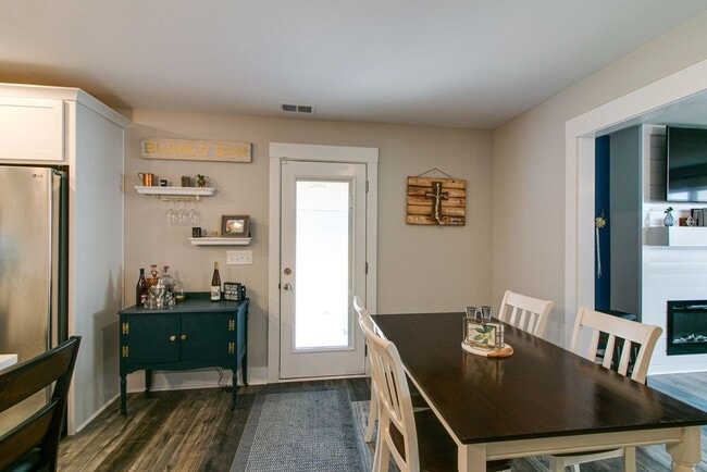 Building Photo - 210 Geneva Ln