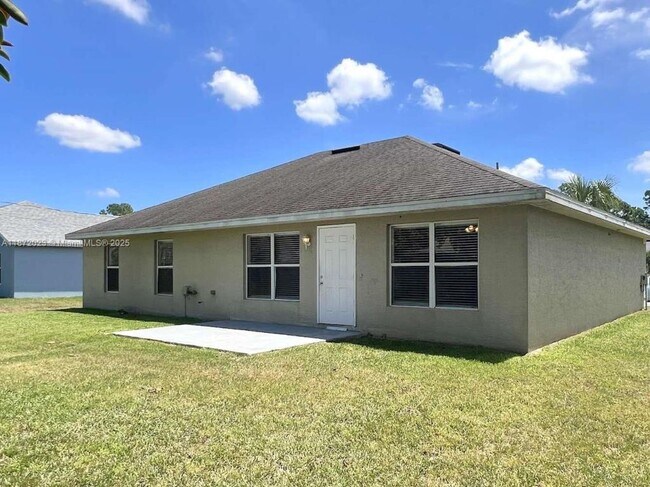Building Photo - 957 SW Harvard Rd