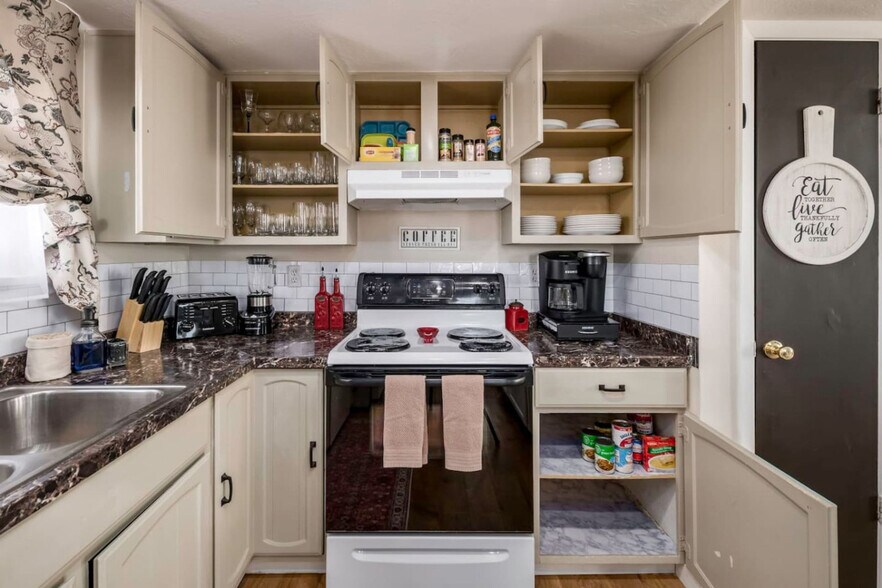 Building Photo - 515 E 700 S