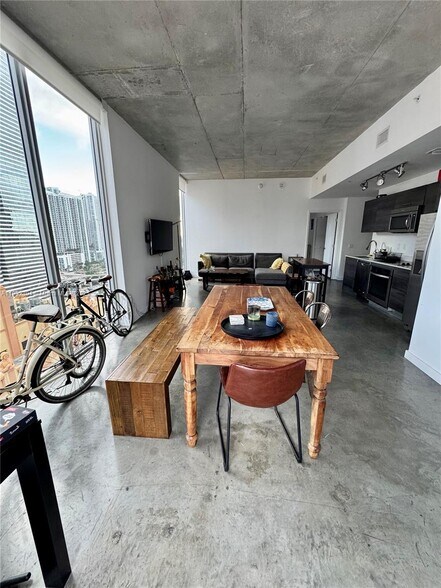 Building Photo - 151 SE 1st St