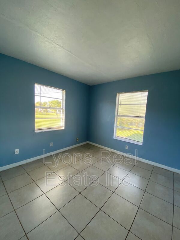 Building Photo - 3323 Canal St