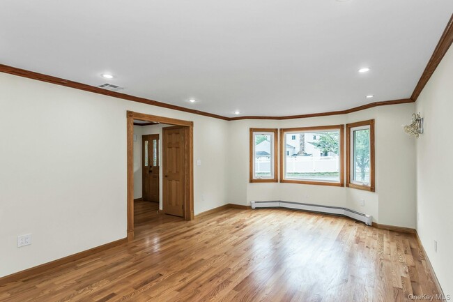 Building Photo - 717 3rd Ave