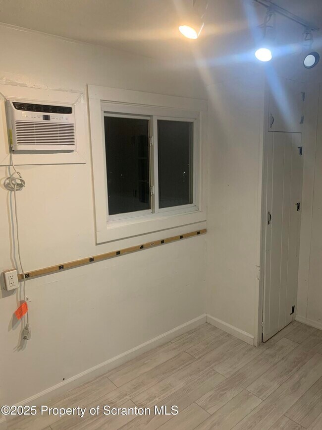 Building Photo - 120 Ridgeway St