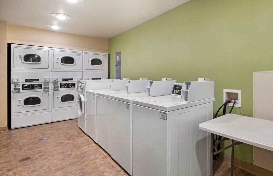 Building Photo - Furnished Studio-Cincinnati - Sharonville