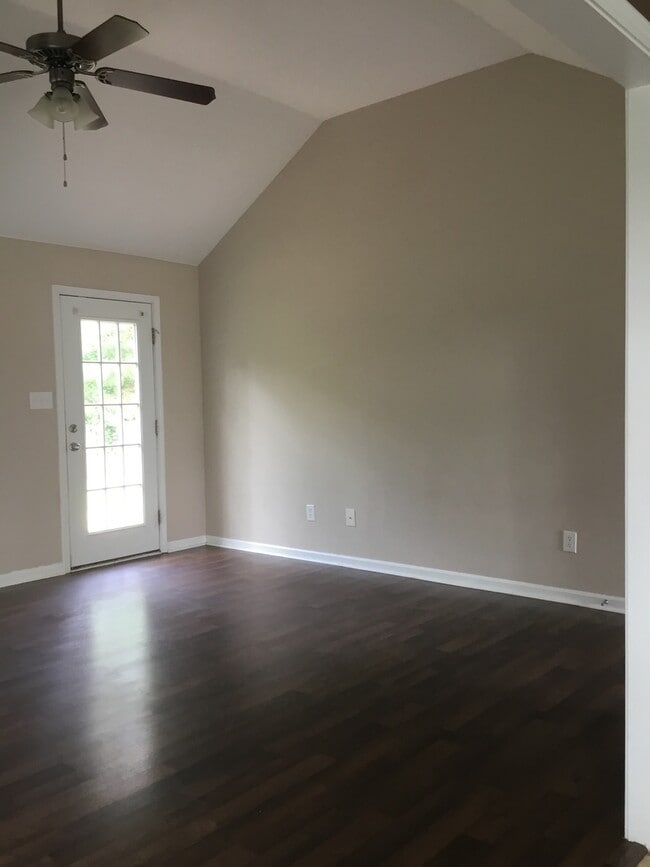 Building Photo - Private Back Yard - Walking Distance to Columbia Middle School & Grovetown High