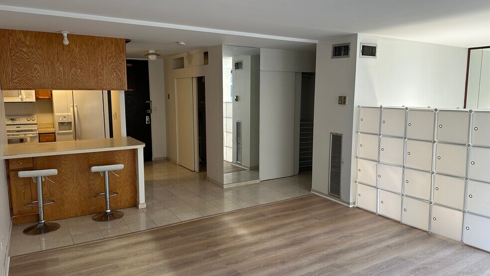 Building Photo - 233 E Erie St