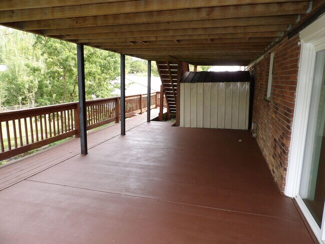 Building Photo - 102 Cedar Dr