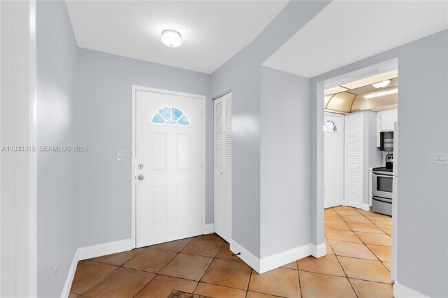 Building Photo - 1300 NE 191st St