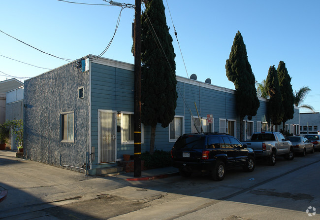 Building Photo - 404 E Balboa Blvd