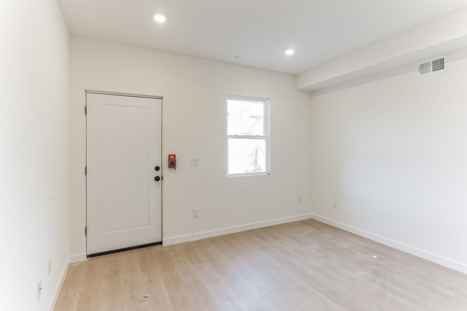 Building Photo - 812 N Holly St