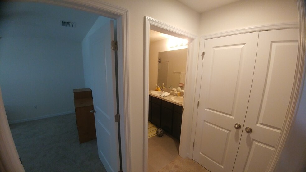 Building Photo - 3915 Bramblewood Loop