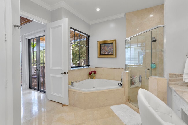 Building Photo - 1020 Miramar Dr