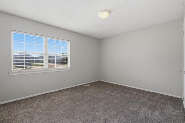 Building Photo - 905 Craig Dr