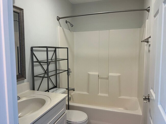 Building Photo - AVAILABLE January 2026! Secluded 2 bedroom...