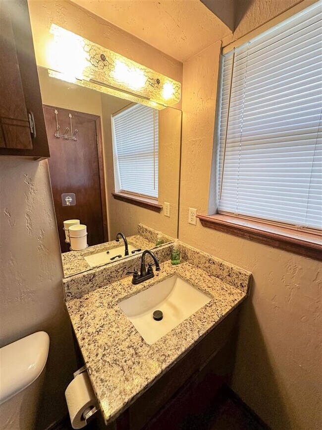 Building Photo - 4714 SE 47th St