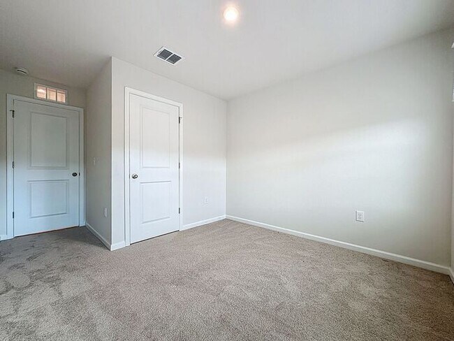 Building Photo - Dream Townhome in Magnolia Grove, Davenport !