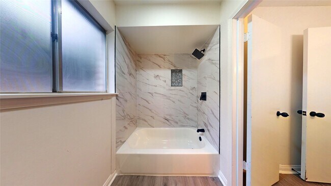 Building Photo - 811 Devonport Ln