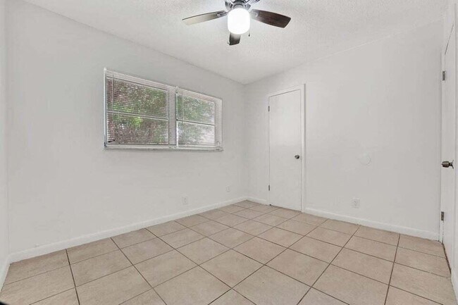 Building Photo - 3511 NW 7th Ct