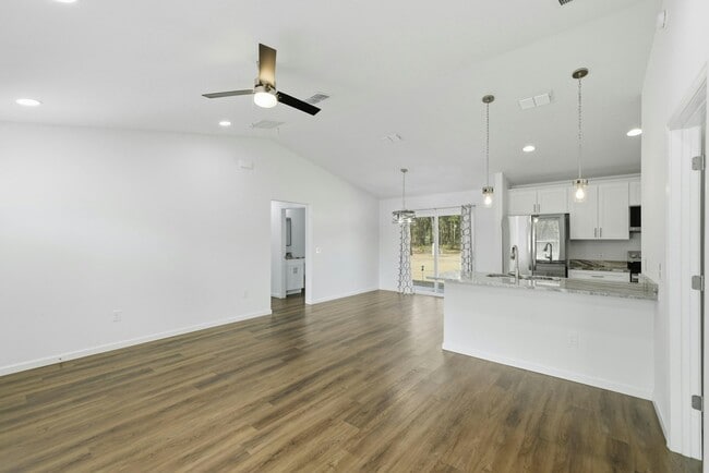 Building Photo - 5405 NW 8th Pl