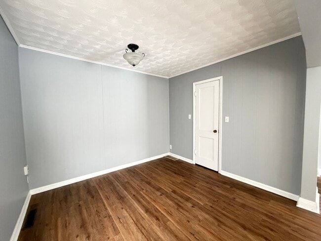 Building Photo - 206 Kenoak Dr