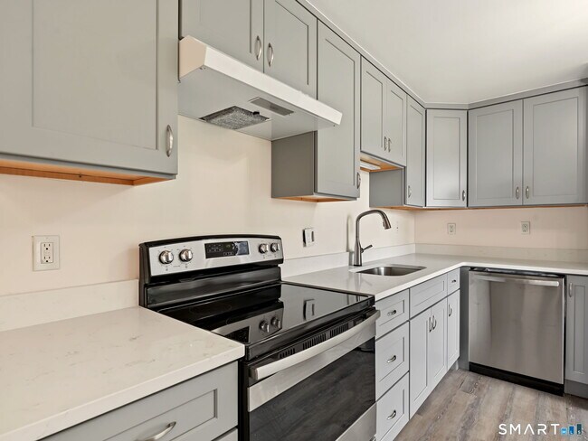 Building Photo - 108 Kenwood Ave